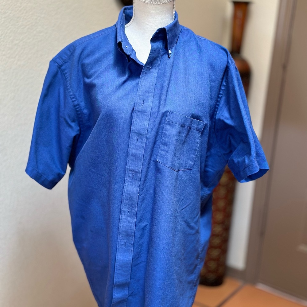 Men’s button up shirt sleeve shirt.  Blue.  17.5 neck.  XL size.